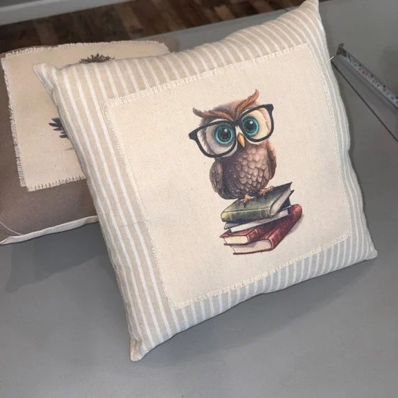 Set of 2 Throw Pillows Oscar & Ollie Owl W/ Glasses & Book 10in x 10in New - Picture 3 of 11